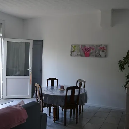 De Poumeys Chez Tatie Feriehus Saint-Estèphe